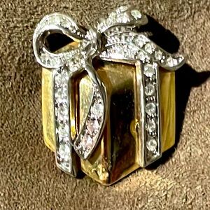 Gift Box Brooch Rhinestone Rhinestones Gold/Silver Plated From Thailand